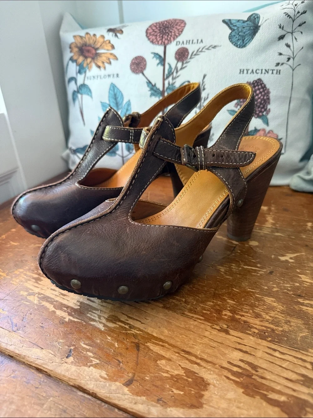 FRYE REESE T-STRAP LEATHER STUDDED WOODEN PLATFORM
